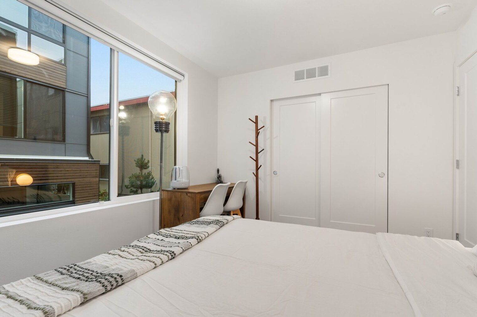 Building Photo - 2433 S Plum St