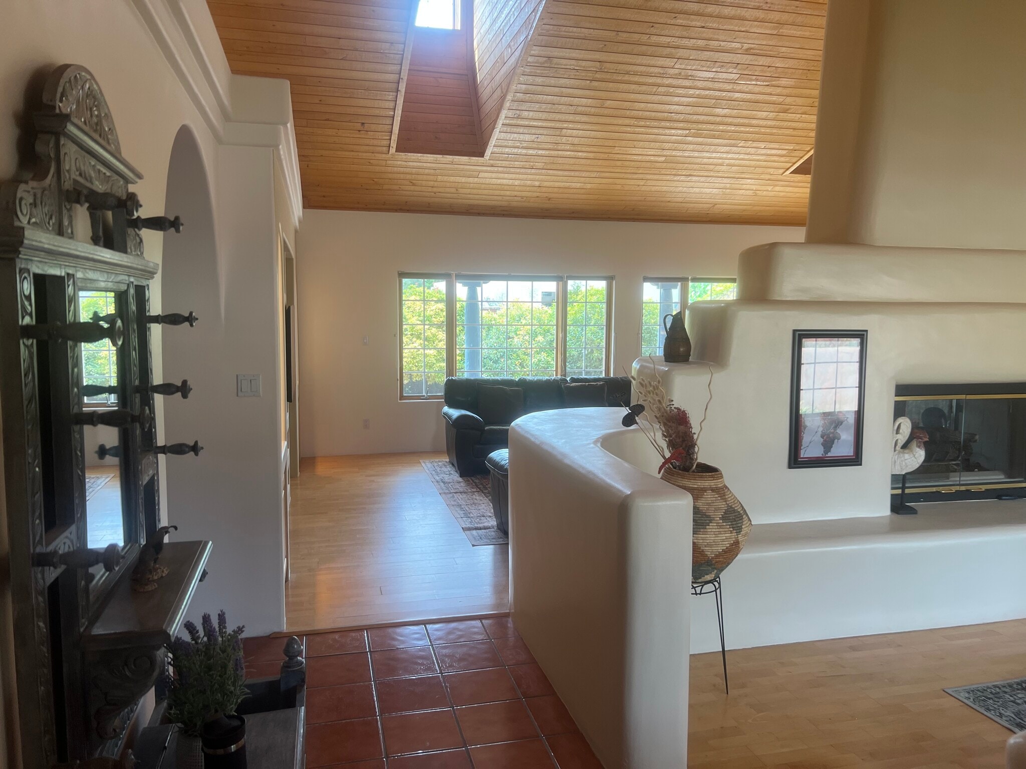 Building Photo - 2504 Griegos Pl NW