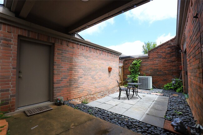 Building Photo - 107 Manor Pl