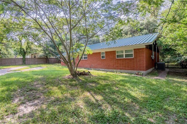 Building Photo - 604 Hayman St