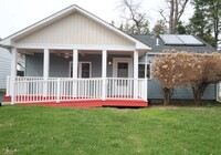 Building Photo - Cozy 2 Bedroom,1 bathroom home in Uptown K...