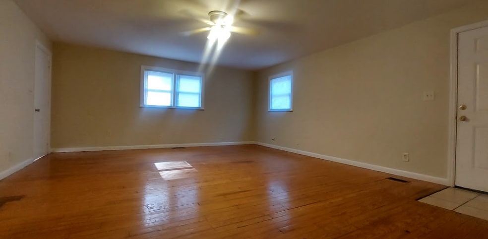 Building Photo - 1708 E 4th St