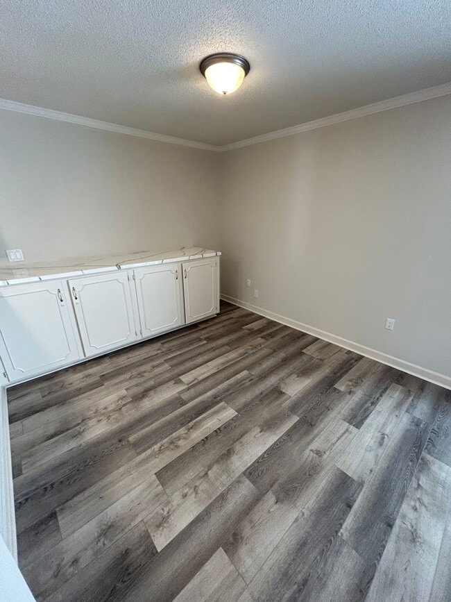 Building Photo - Newly Remodeled 3 Bedroom in Deer Manor!