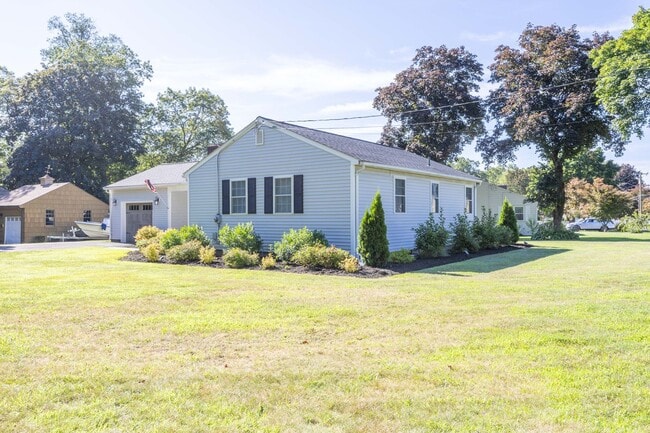 Building Photo - Charming 3-Bedroom Home in a Peaceful Neig...
