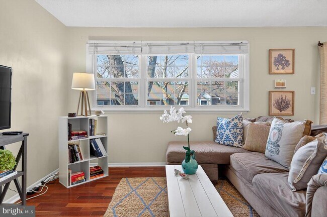 Building Photo - 462 Worthington Rd