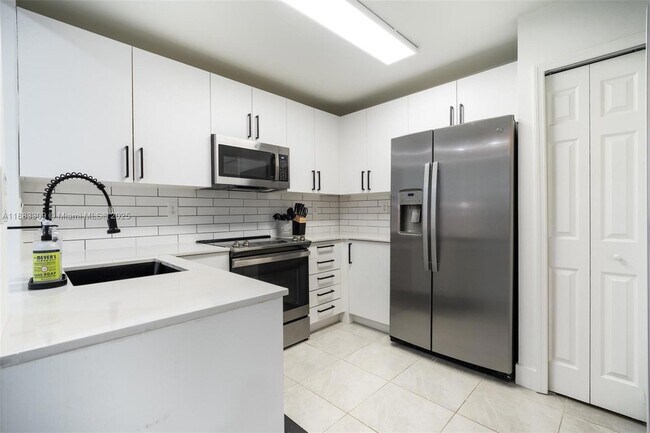 Building Photo - 724 SW 106th Ave
