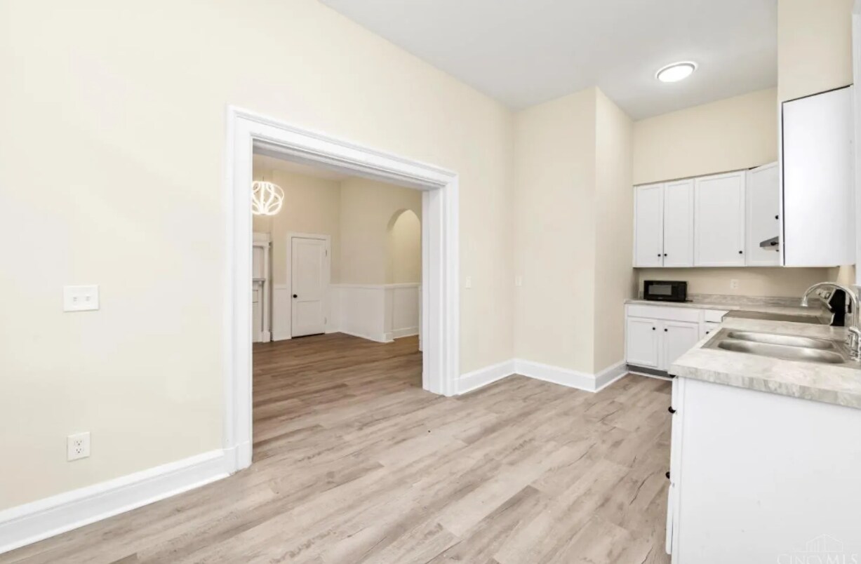 Kitchen 1 - 550 Hale Ave