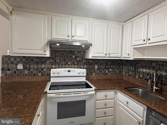 Building Photo - 1080 Pendleton Ct