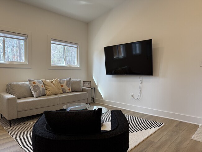 Building Photo - 8625 Cedarbrook Dr