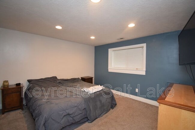 Building Photo - 6502 S 5180 W