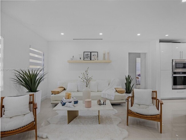 Building Photo - 920 NE 159th St