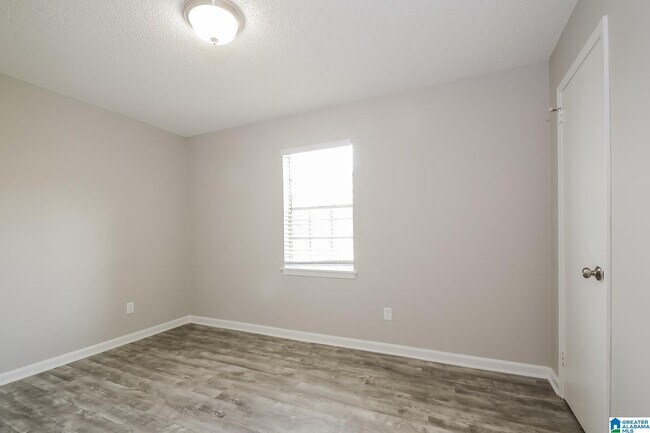 Building Photo - 541 Closhire Ln