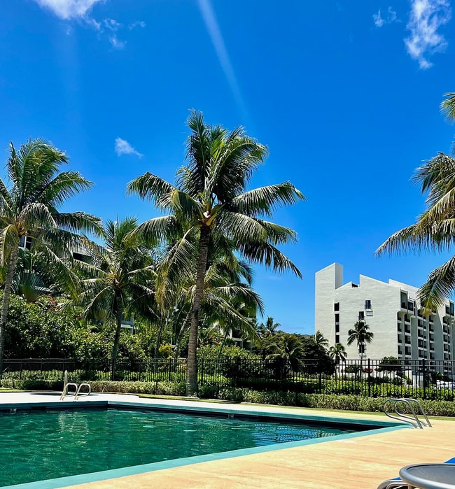 Building Photo - 520 Lunalilo Home Rd