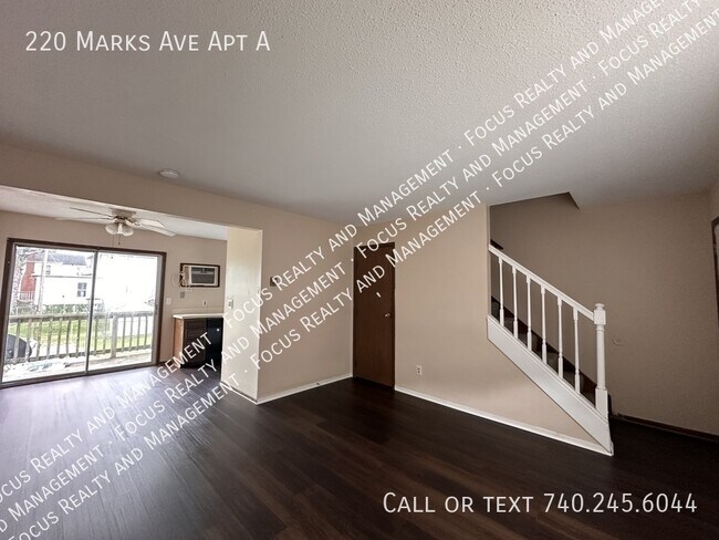 Building Photo - 220 Marks Ave