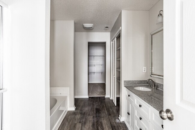 Building Photo - 12703 Courage Crossing