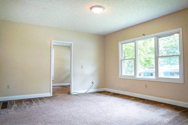 Building Photo - 124 Crain Ave