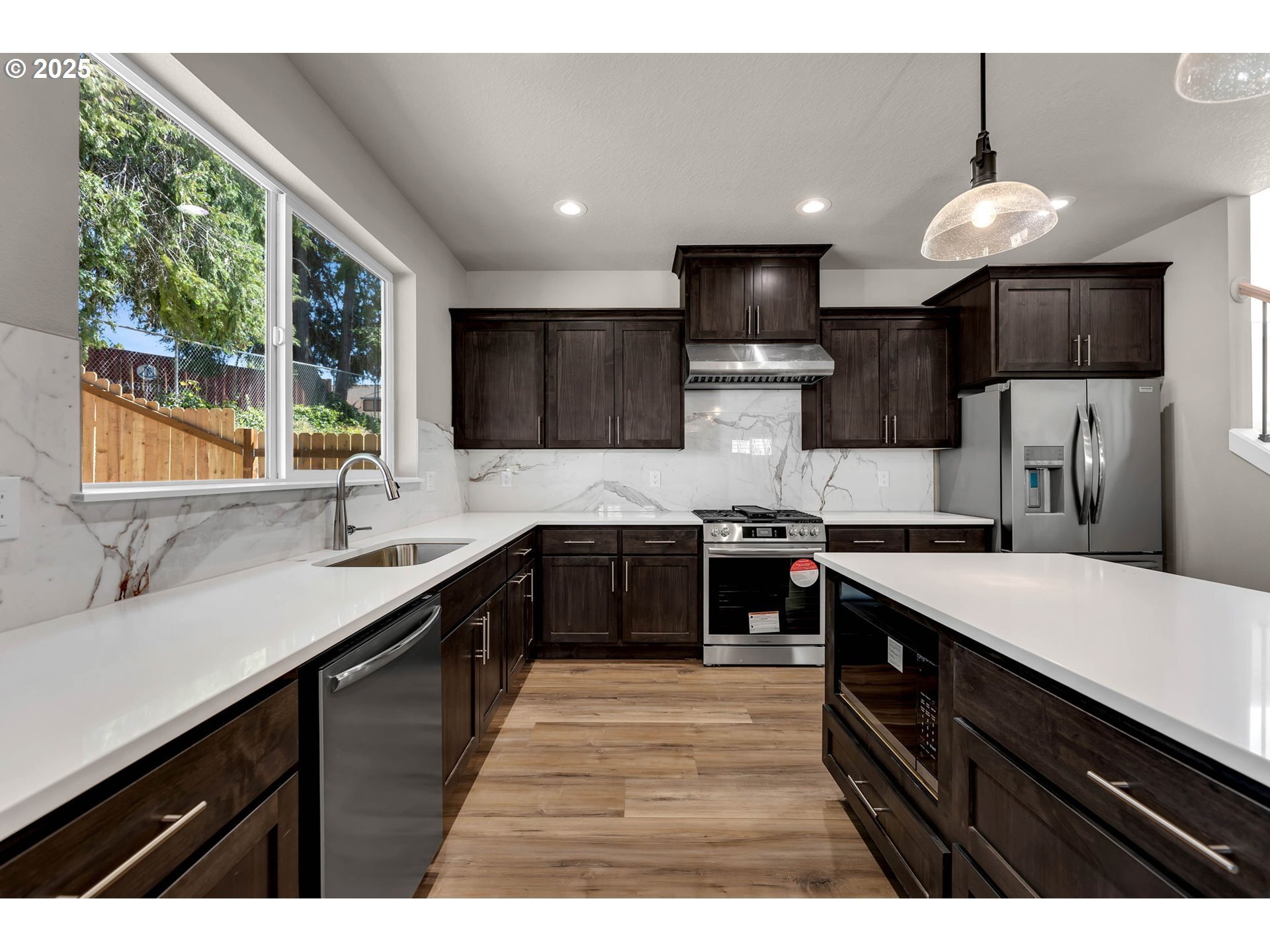Building Photo - 6107 NE 45th Ct