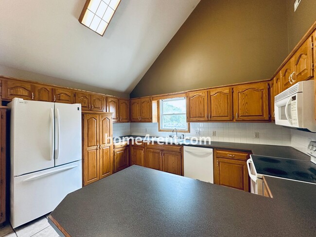 Building Photo - Spacious Four Bedroom Home in KCMO w/ Bran...