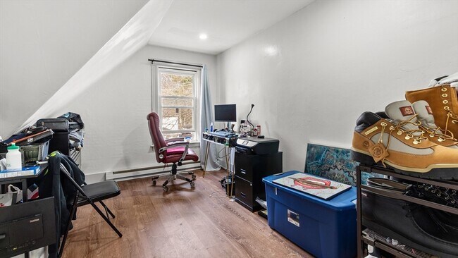 Building Photo - 6 Crescent St