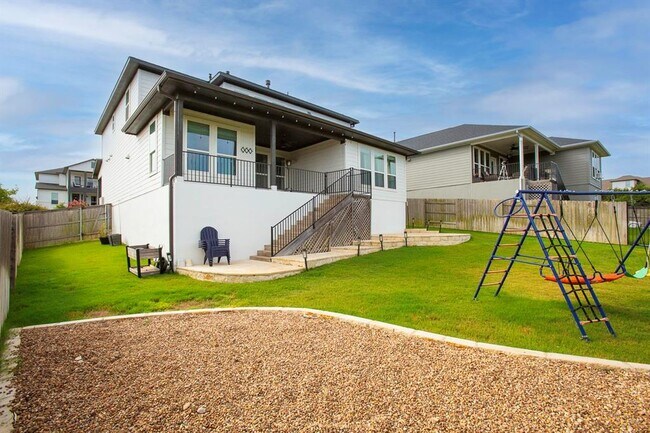 Building Photo - 829 Dayridge Dr