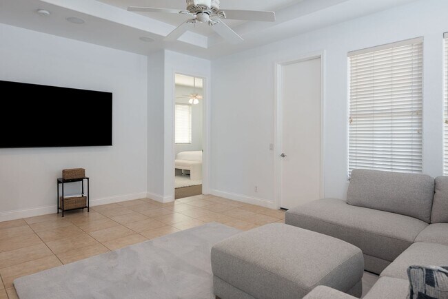 Building Photo - 45 Vista Encantada