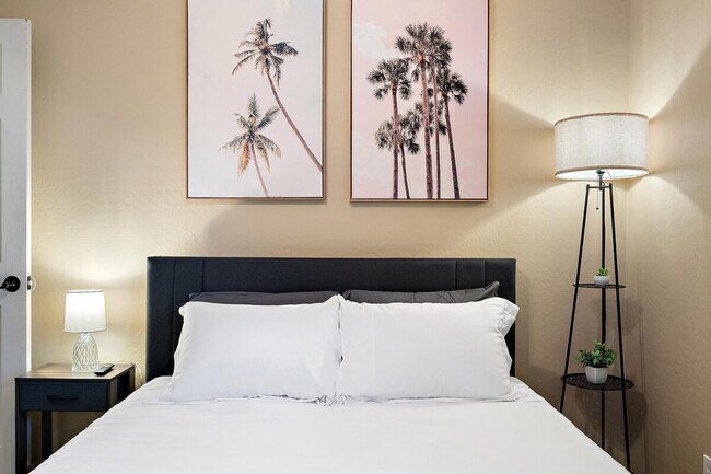 Building Photo - 2949 E Crescent Way