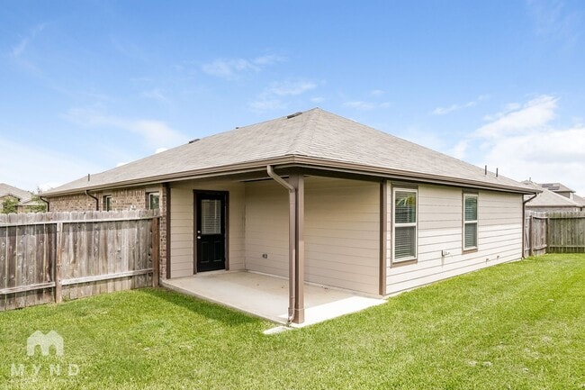 Building Photo - 3210 Sumac Dr