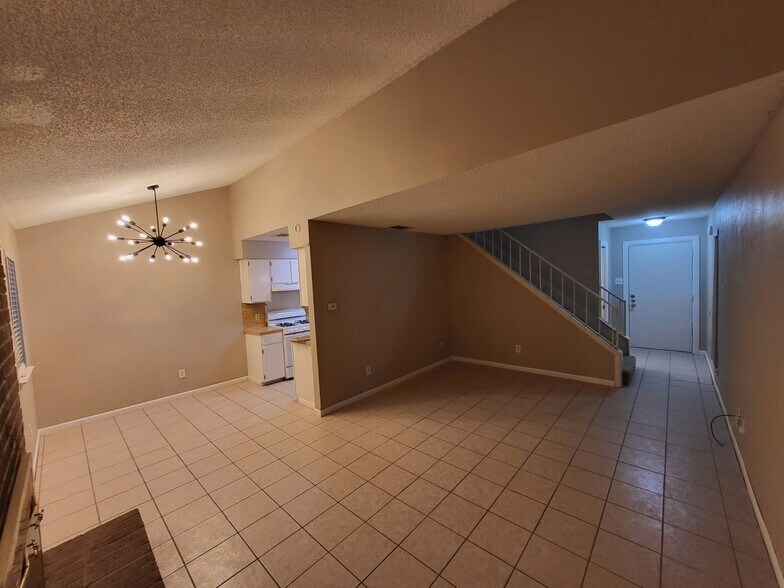Primary Photo - 6702 Deatonhill Dr