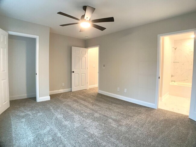 Building Photo - 917 Sinclair Dr