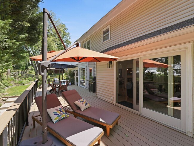 Building Photo - Freshly Refined Home with Generous Space and Timeless Appeal
