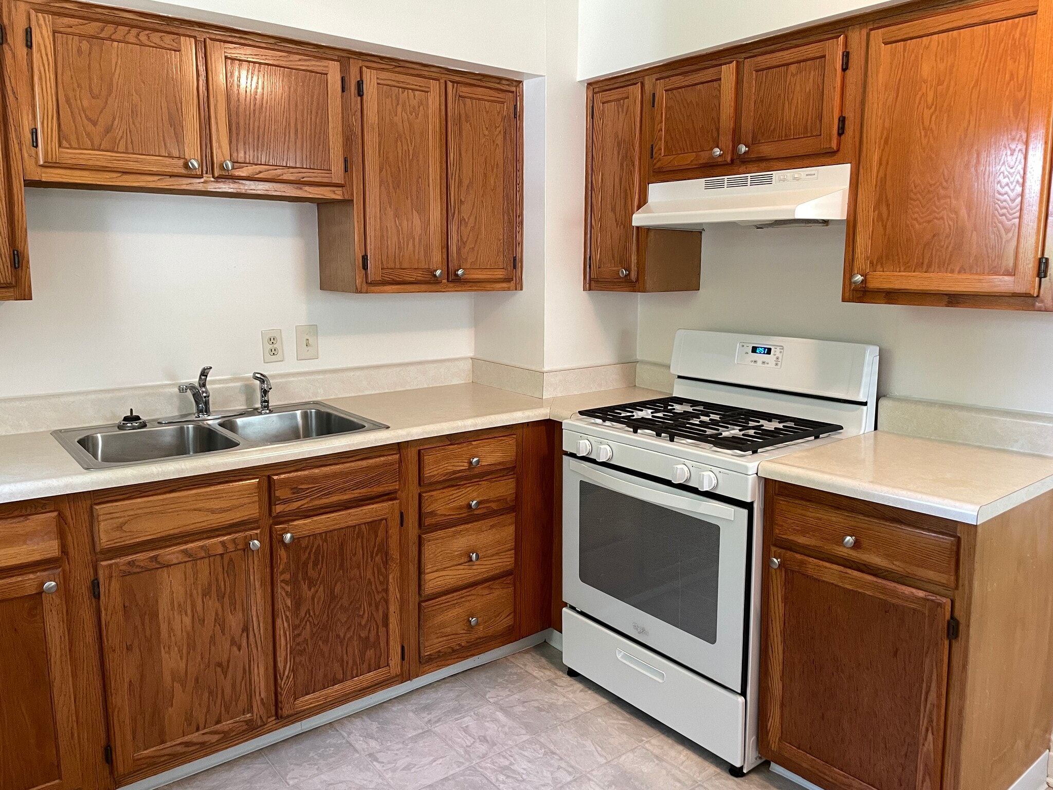 Building Photo - 615 Shenley Dr