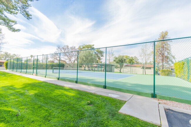 Building Photo - 2908 E Avenida Olivos