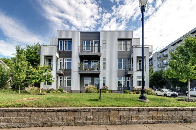 Primary Photo - 1029 Maxwell Ave