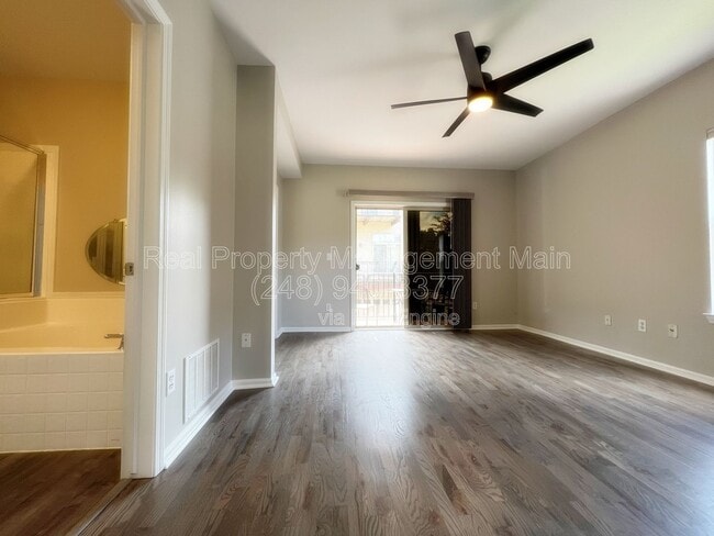 Building Photo - 44 Adelaide St