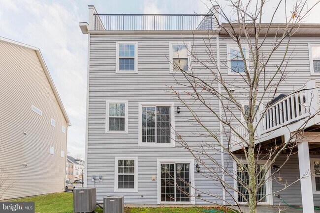 Building Photo - 3679 Duckhorn Way