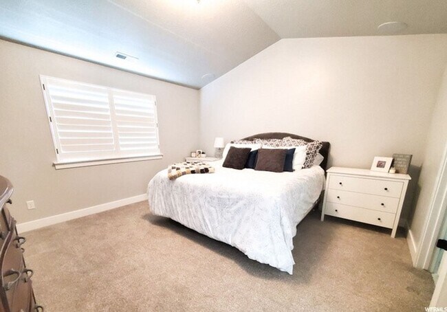 Building Photo - Beautiful 4 Bedroom Home, Bluffdale, 2827 sq ft,  Updated!