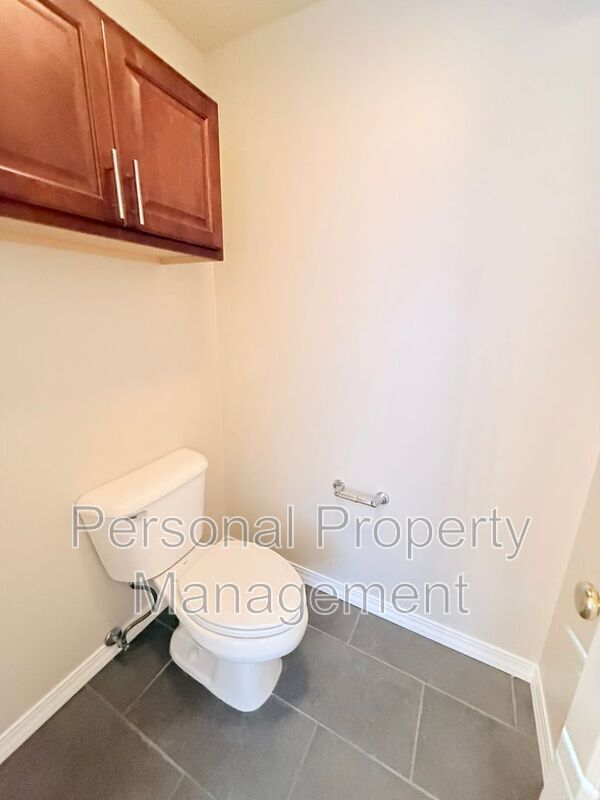 Building Photo - 11608 NE 2nd Ave