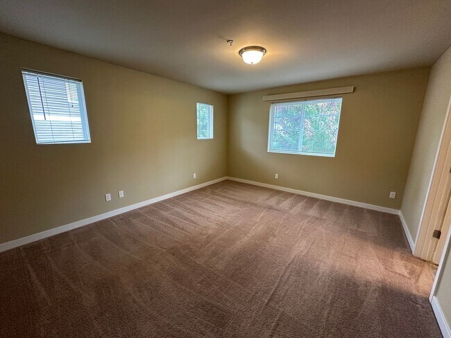 Building Photo - 1613 Burnside Pl