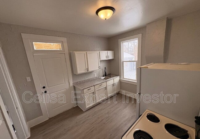 Building Photo - 425 Greenlawn Ave