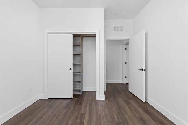 Building Photo - 4315 S Congress Ave