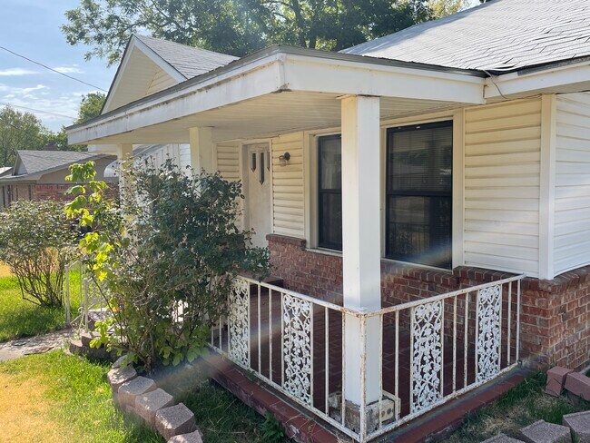 Building Photo - 120 Carthel St