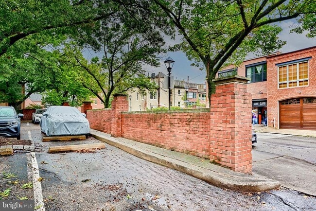 Building Photo - 711 S Hanover St