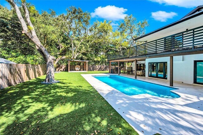 Building Photo - 11340 SW 74th Ct