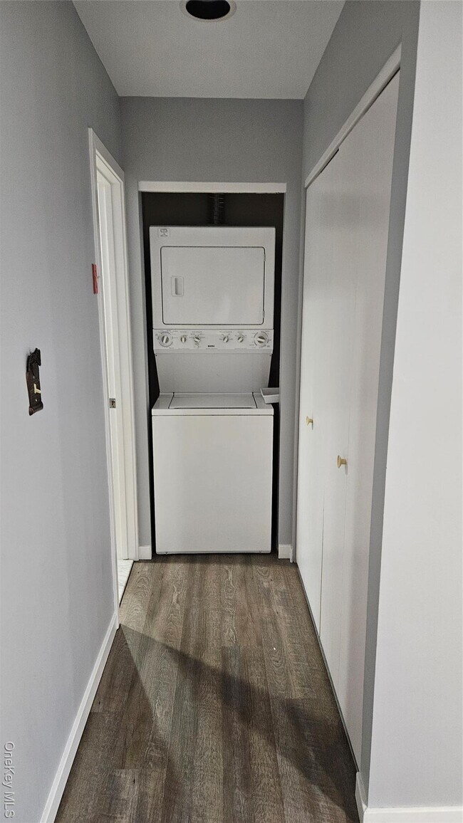 Building Photo - 806 Lenox Rd