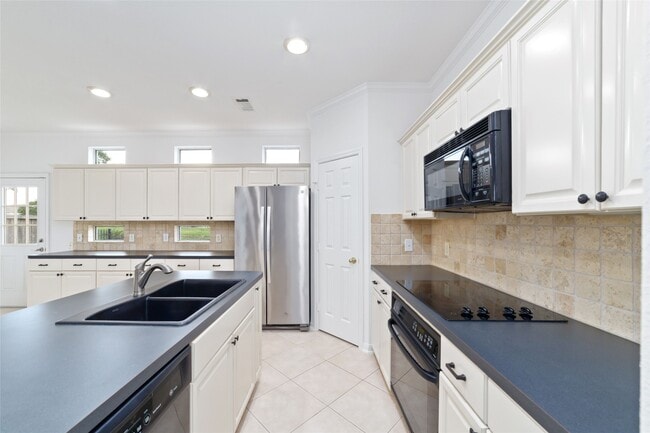 Building Photo - 8030 Loyel Pointe Dr