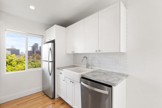 Building Photo - Beautifully updated 1 bed / 1 bath apartment in Echo Park is now available - Includes private par...