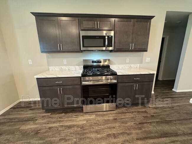 Building Photo - 2920 S 13th St