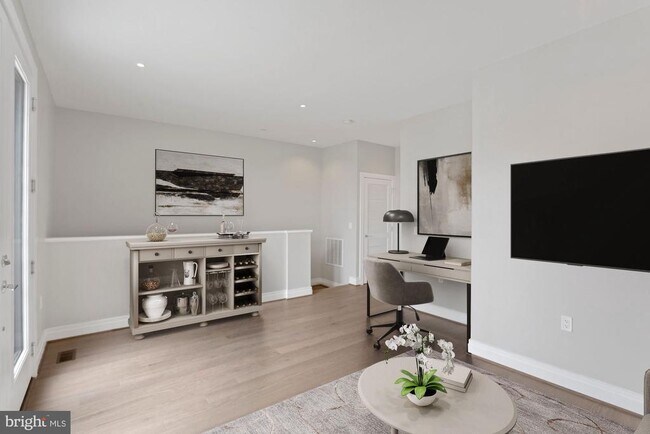 Building Photo - 203 Montgomery St