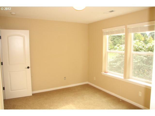 Building Photo - 5803 NE 73rd Cir