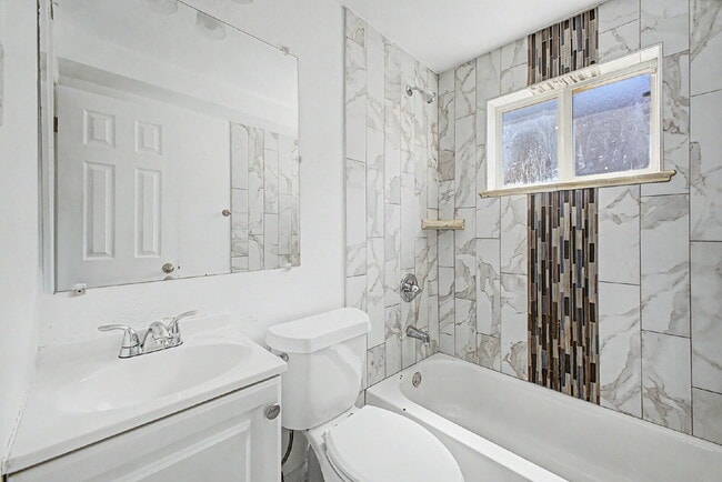 Building Photo - Garden Level 2 bedroom/1 bath for rent in Denver